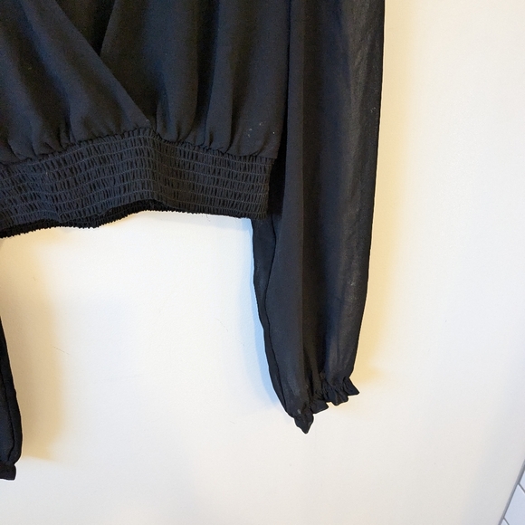 Aritzia Wilfred Black Women's Cropped Faux Wrap Smocked Long Sleeve Blouse Small - Picture 3 of 5